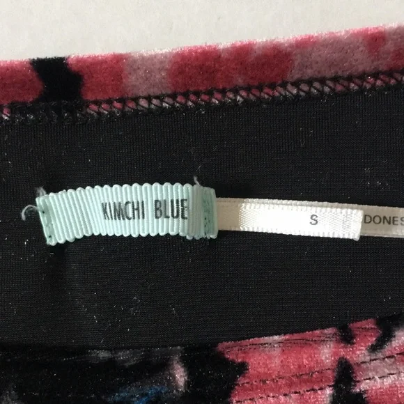 UO Kimchi Blue Velvet Velour Floral Crop Top black - Picture 6 of 10